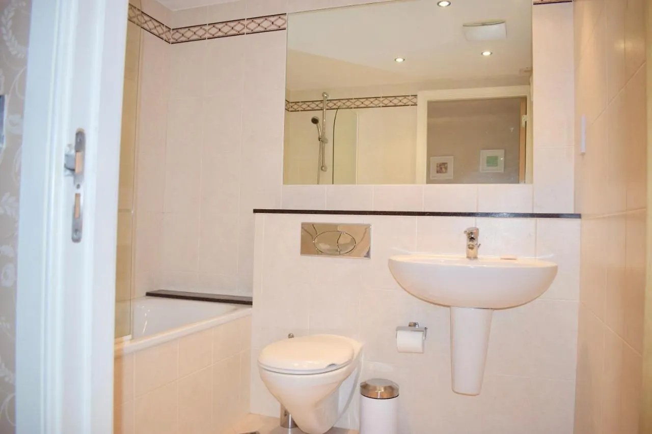2 Bedroom Grand Canal Dock- Breathtaking Liffey Views Dublín 0*,