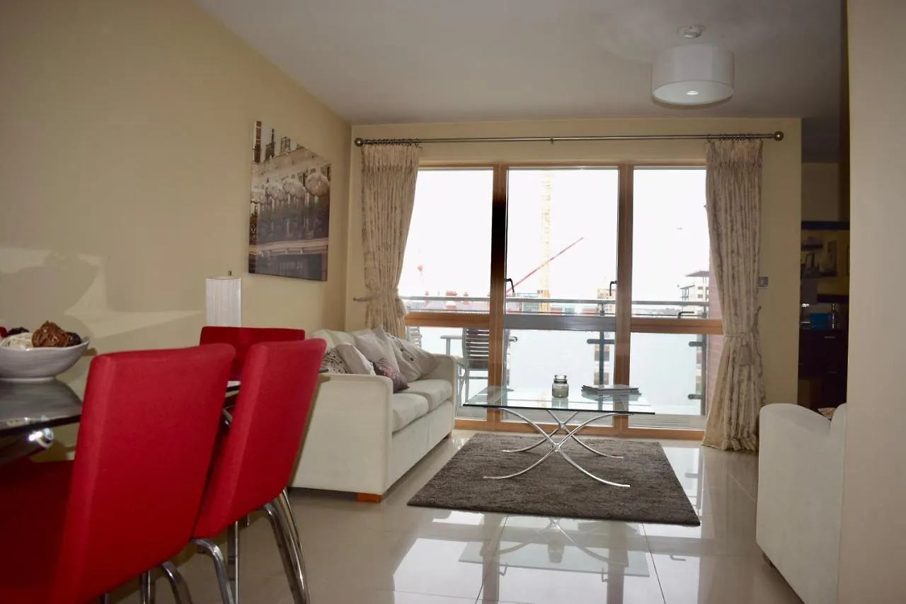 2 Bedroom Grand Canal Dock- Breathtaking Liffey Views Dublin